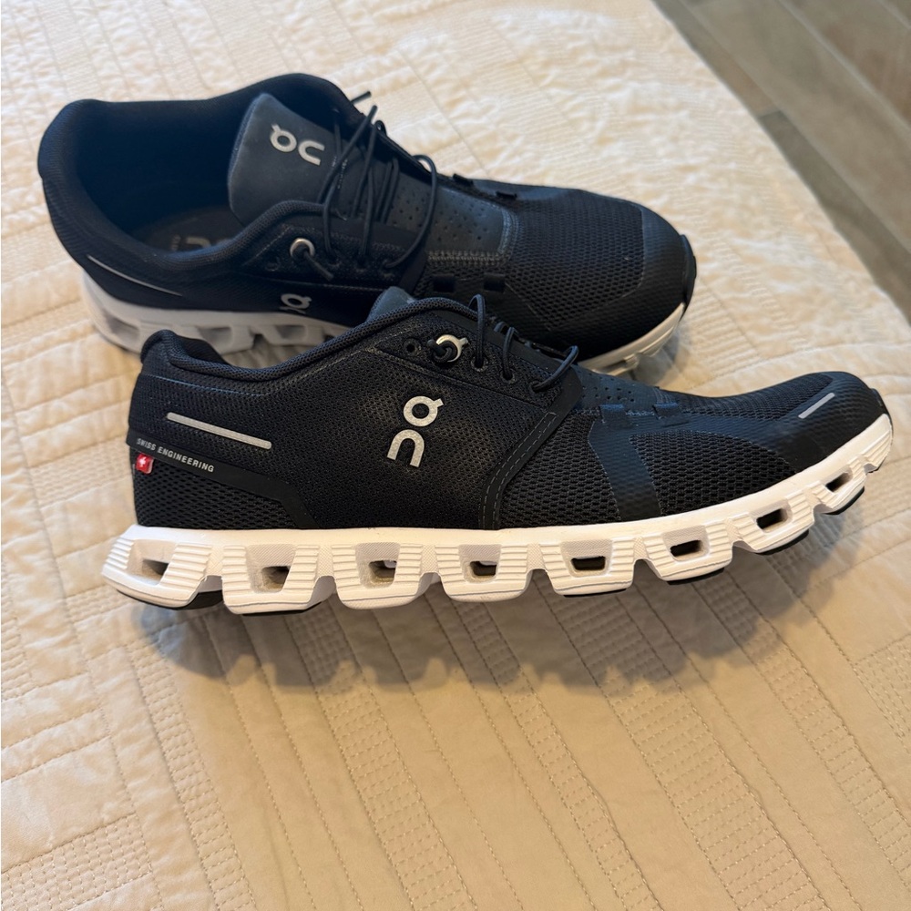 On Running Black and White Athletic Shoes - Picture 3 of 8